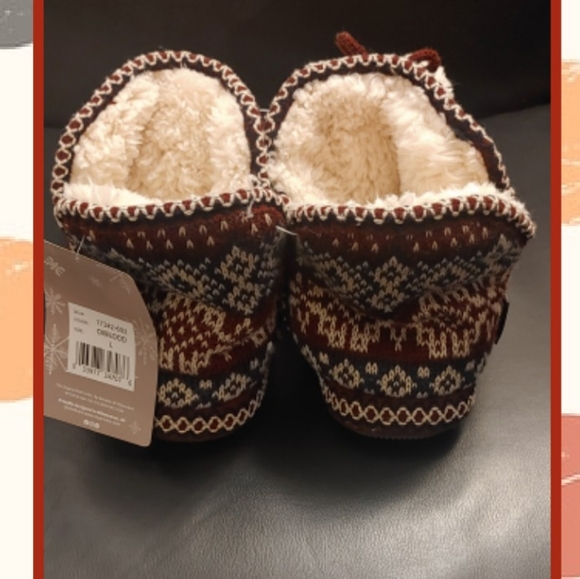 THE ORIGINAL MUK LUKS SLIPPERS. (SOLD SOLD SOLD) NO LONGER AVAILABLE - Picture 5 of 6
